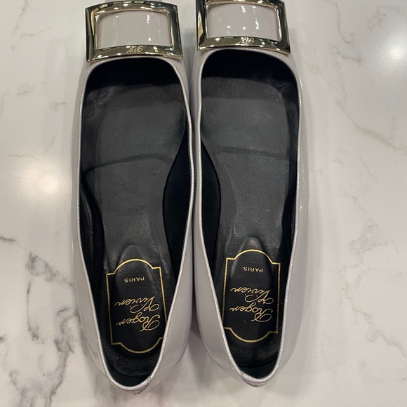Roger Vivier Gray Patent Trompette Flats - Picture 5 of 7